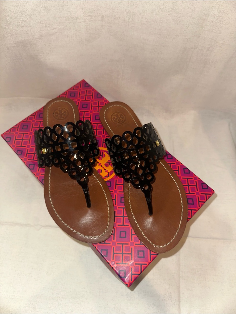 Tory Burch Davy Laser Cut Thong Sandal Size 6.5